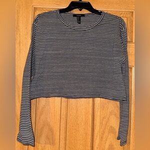 Forever 21 Relaxed Gray and Black Crop Tee